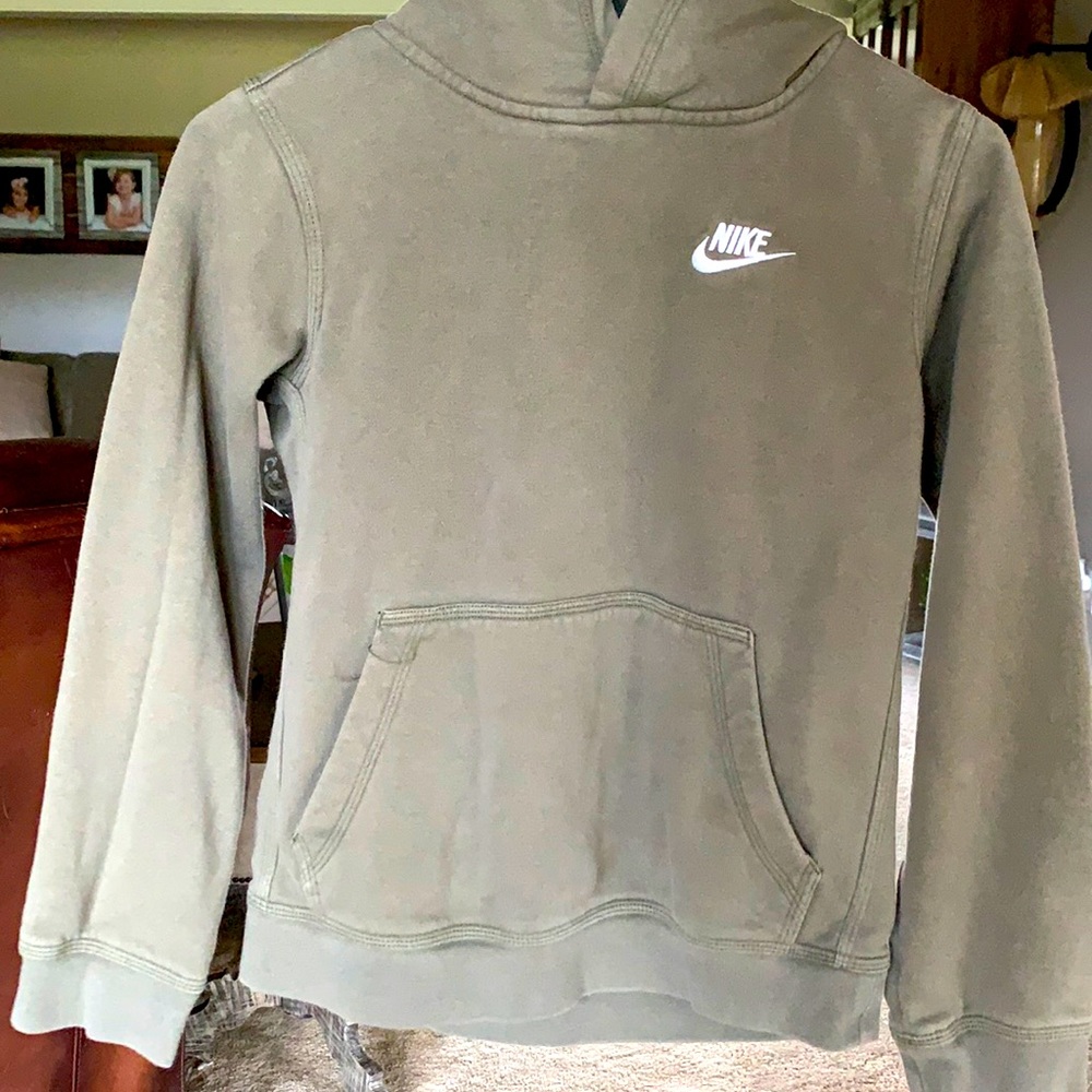 NIKE SWEATSHIRT!!